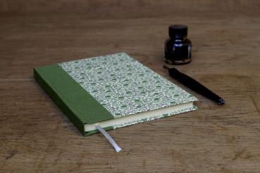 Notizbuch mit schönem Einband, Blümchen in zartem Grün, Leinenrücken grün